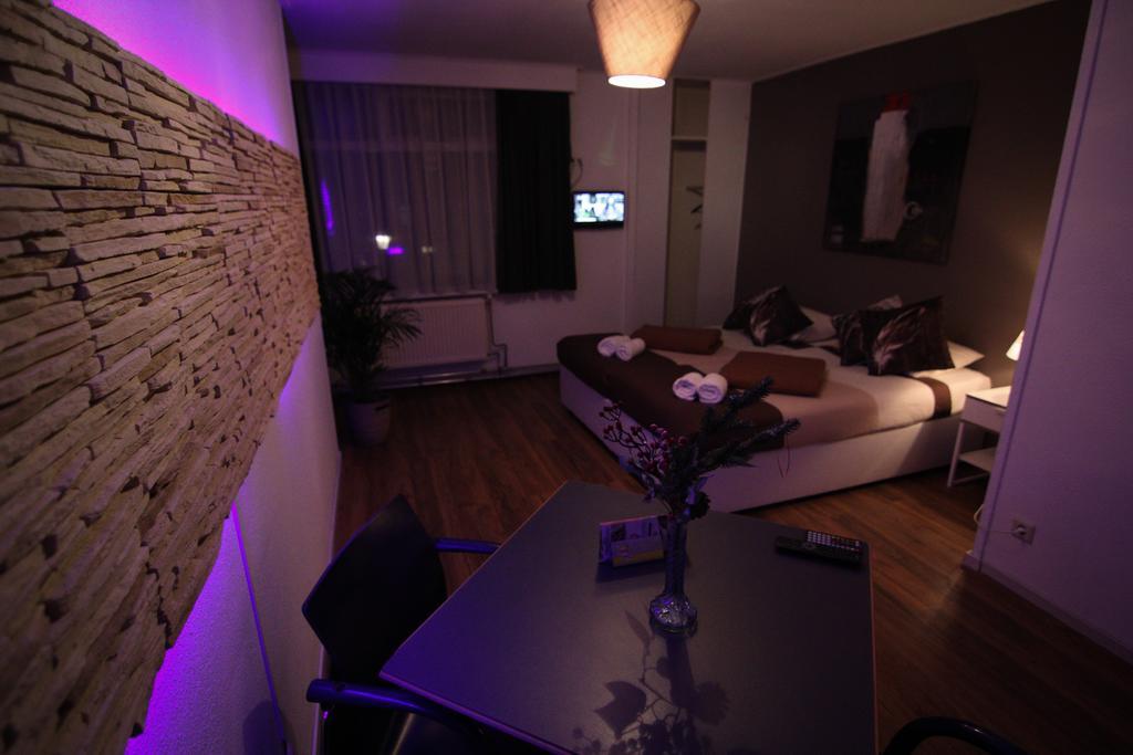 Het Wapen Van Pernis Hostel Luaran gambar