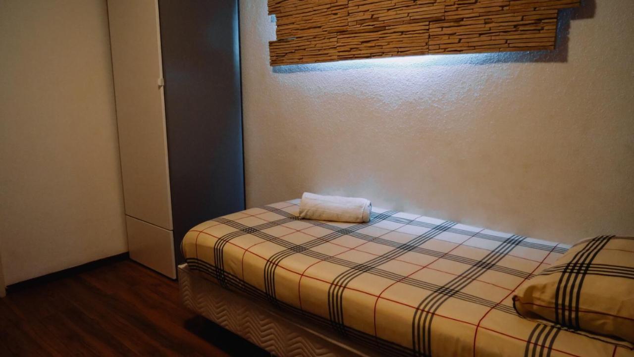 Het Wapen Van Pernis Hostel Luaran gambar