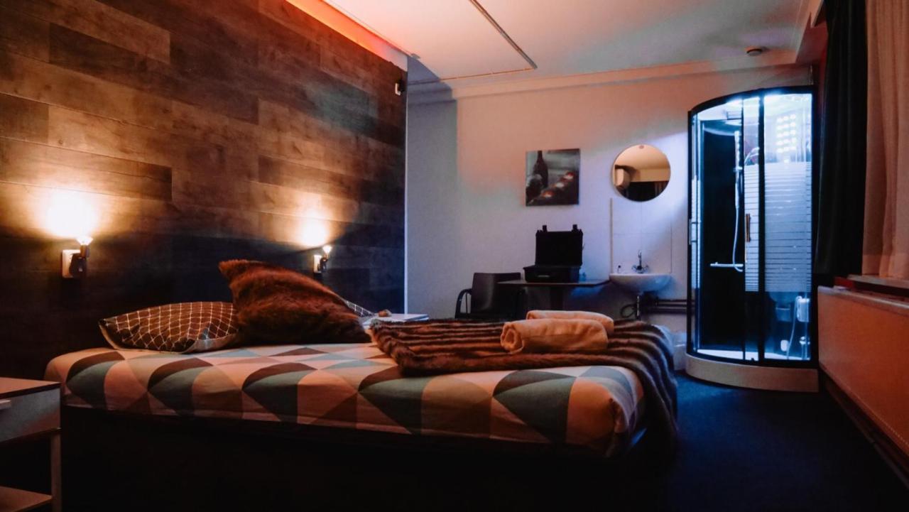 Het Wapen Van Pernis Hostel Luaran gambar