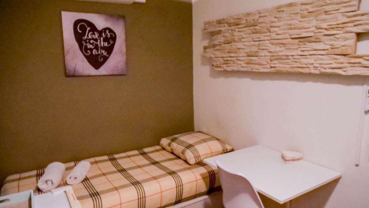 Het Wapen Van Pernis Hostel Luaran gambar