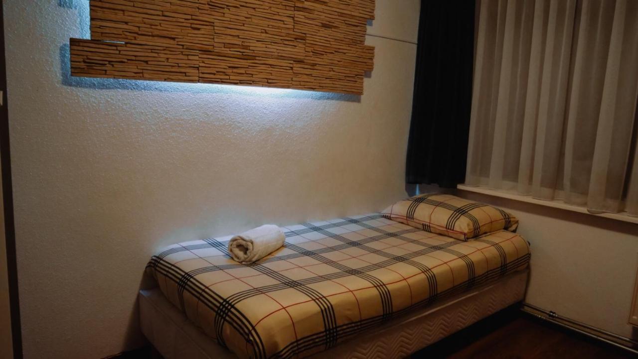 Het Wapen Van Pernis Hostel Luaran gambar